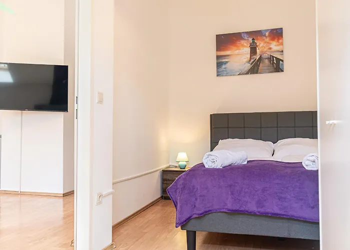 Spacious 2br Great Location - Near Schoenbrunn Appartement